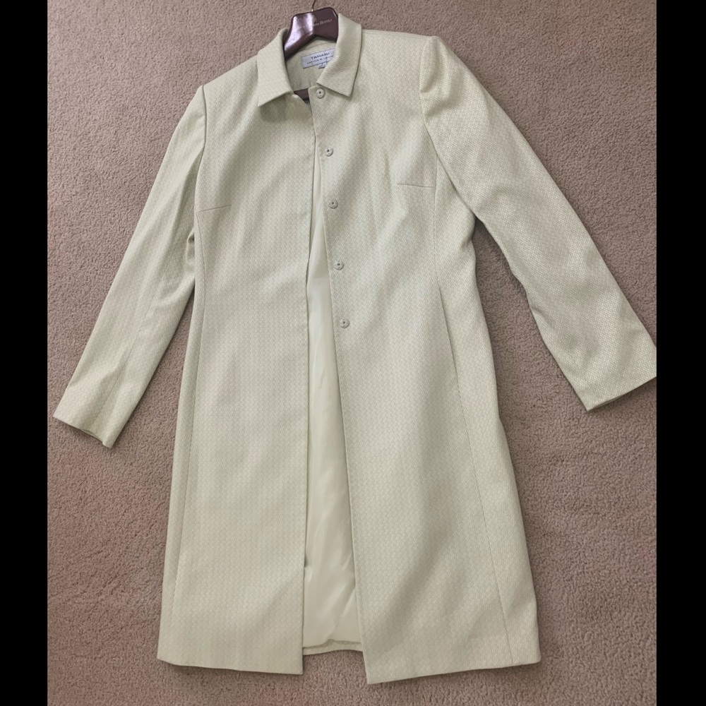 Beautiful Women’s Tahari Coat Size 10